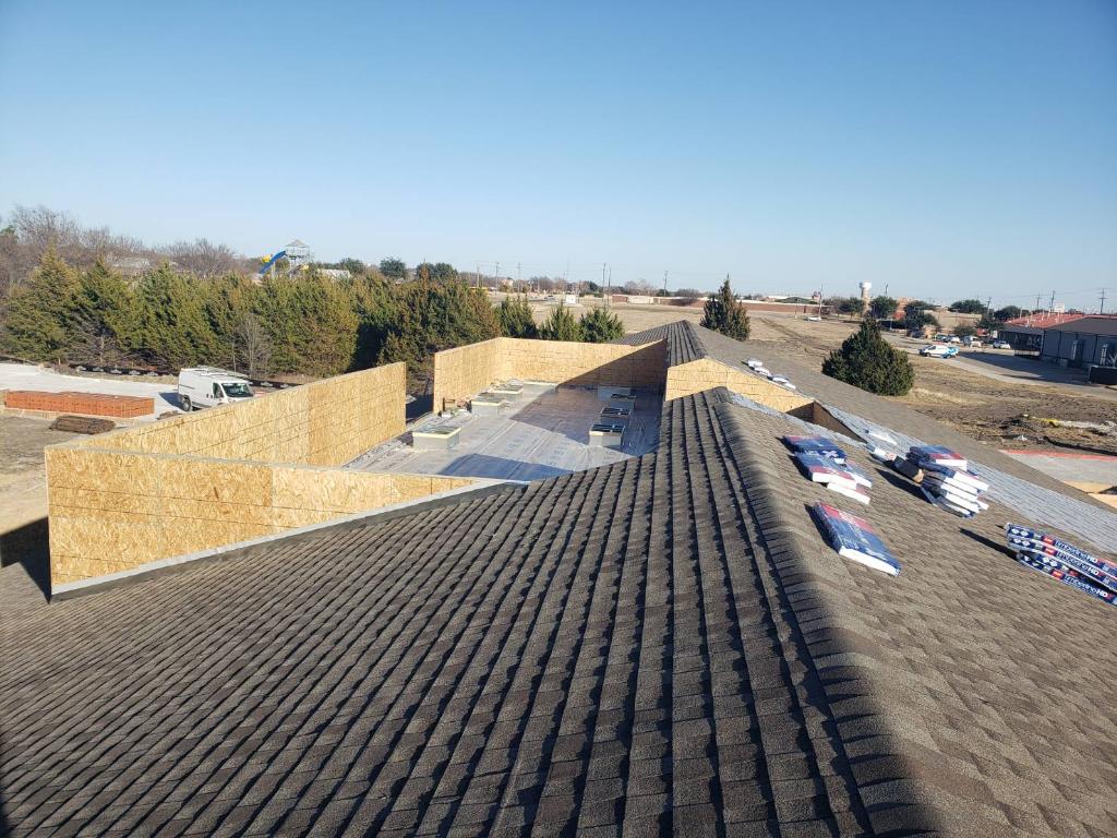 Read more about the article The Ultimate Guide to Choosing the Right Roofing Material for Your Home in Dallas, TX