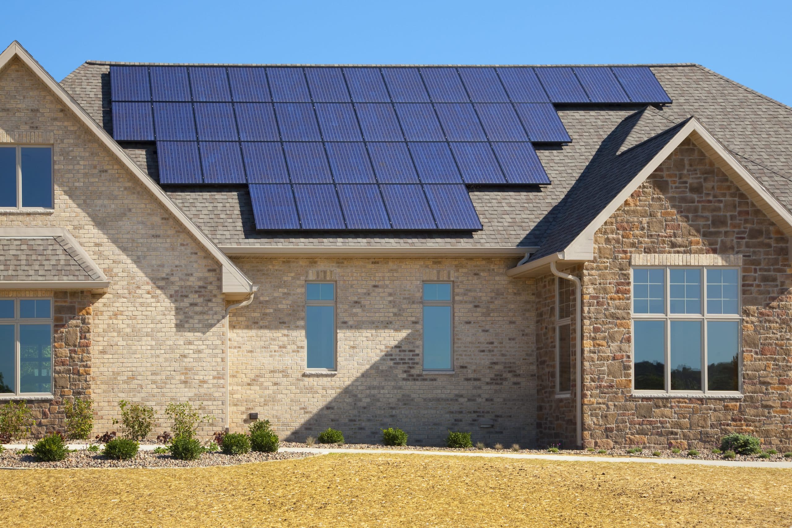 Read more about the article Harnessing the Texas Sun: Pros and Cons of Solar Panels in Dallas